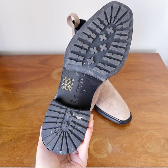 Aeyde • Simone 40 Suede Chelsea Boots ankle lug sole taupe beige snip square toe - Picture 13 of 14